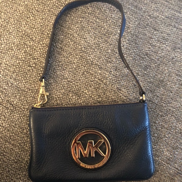 Michael Kors wristlet - Picture 1 of 2
